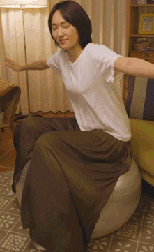 姑娘的平衡力还是不错的嘛,这都没摔倒