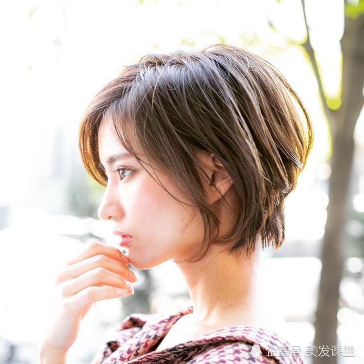 气质型女生短发发型,30岁以后的女性更适合