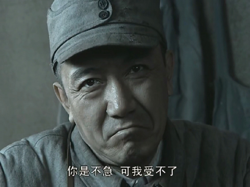 同样是楚云飞打电话要装备,老版李云龙戏精附体,新版明显糊弄人
