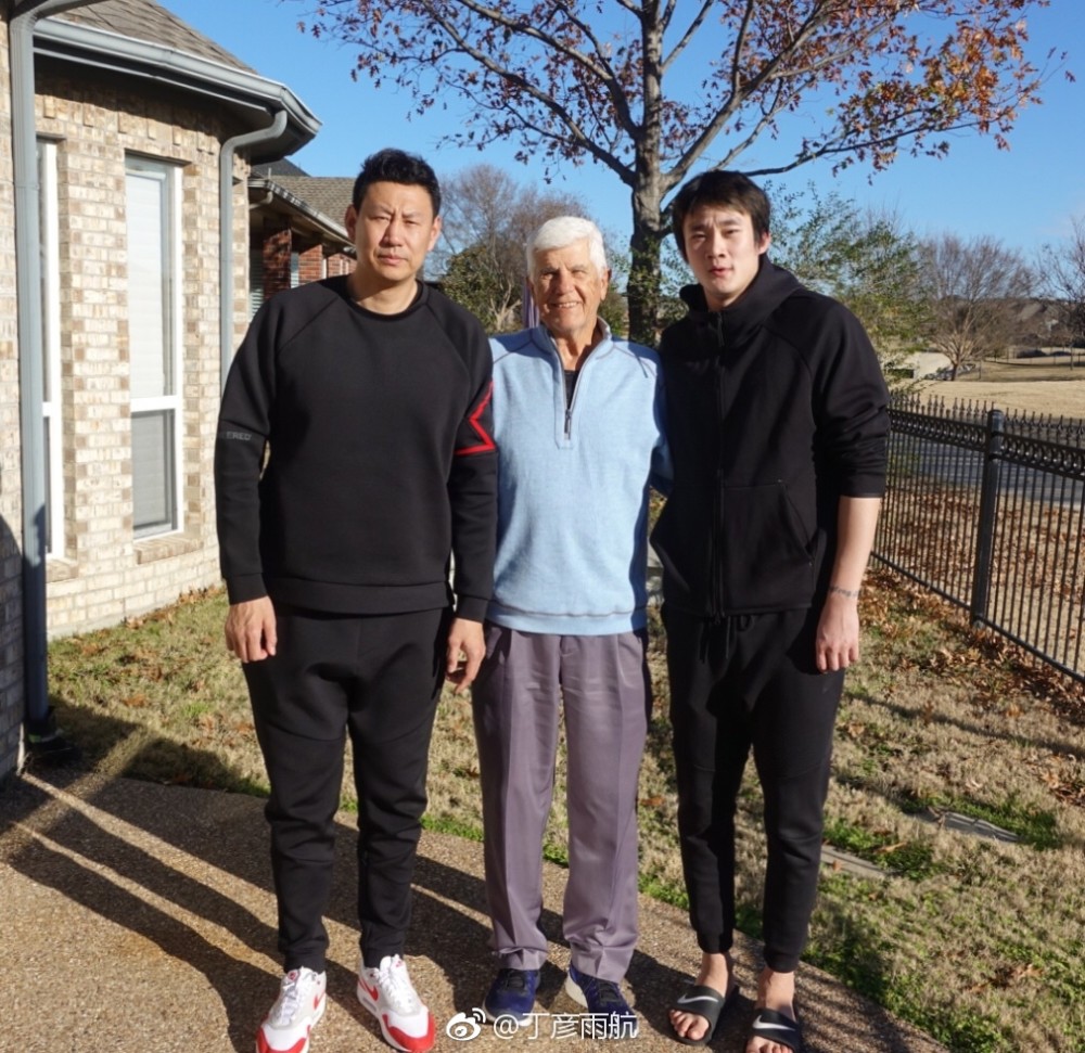 李楠家庭现状:儿子臂展超姚明,夺全国亚军,妻子做体育