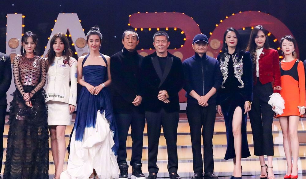 这张女明星大合照,杨幂与唐嫣都是大赢家!