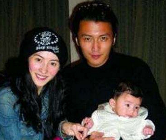 张柏芝生完三胎,为何不公布孩子父亲?因为和谢霆锋有个约定