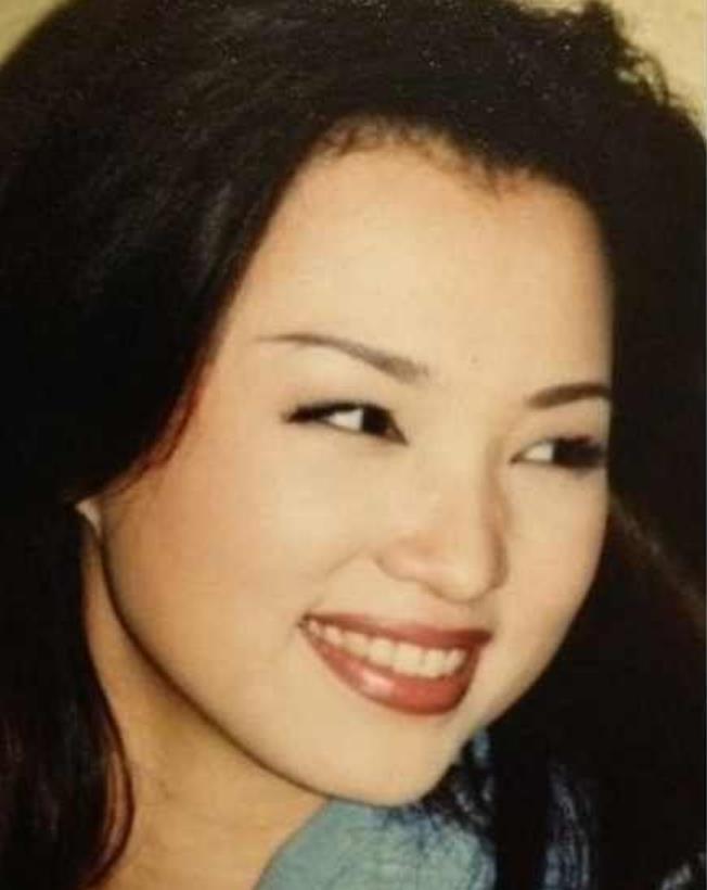 "央视一姐"董卿年轻时有多么美?旧照青涩稚嫩,简直判若两人
