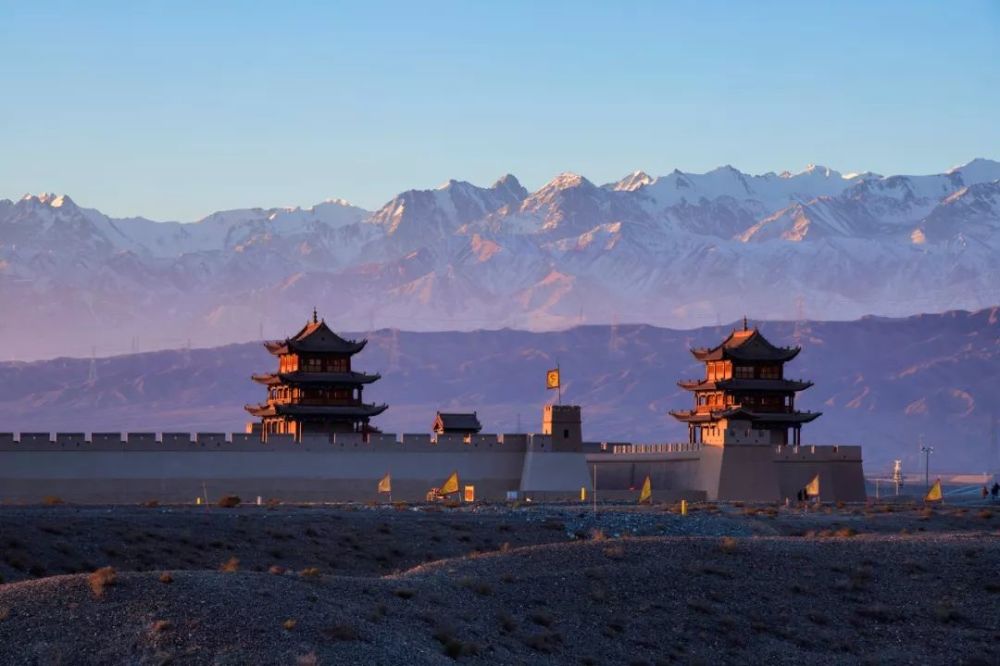 嘉峪关人口_嘉峪关城楼图片