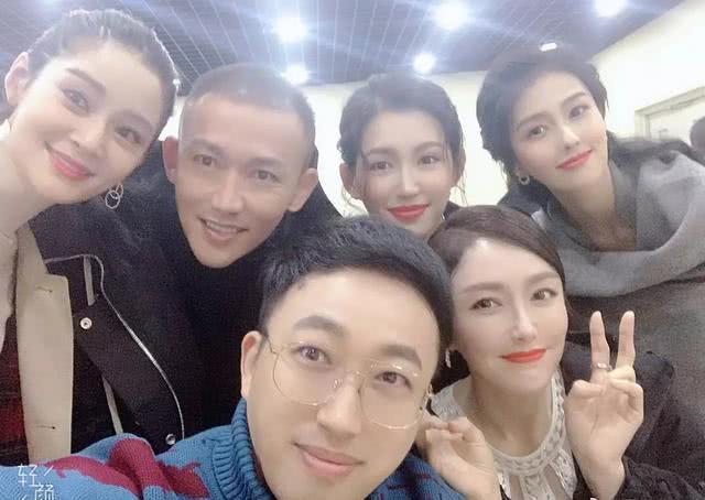 这些明星直播时的滤镜太强了:杨颖变蛇精脸，谢娜像外星人