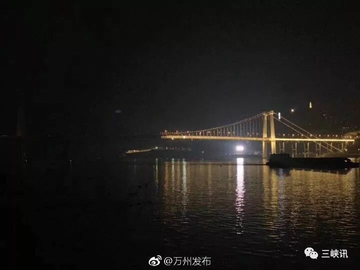 昨晚万州滨江路发生的一幕,惊呆了无数人