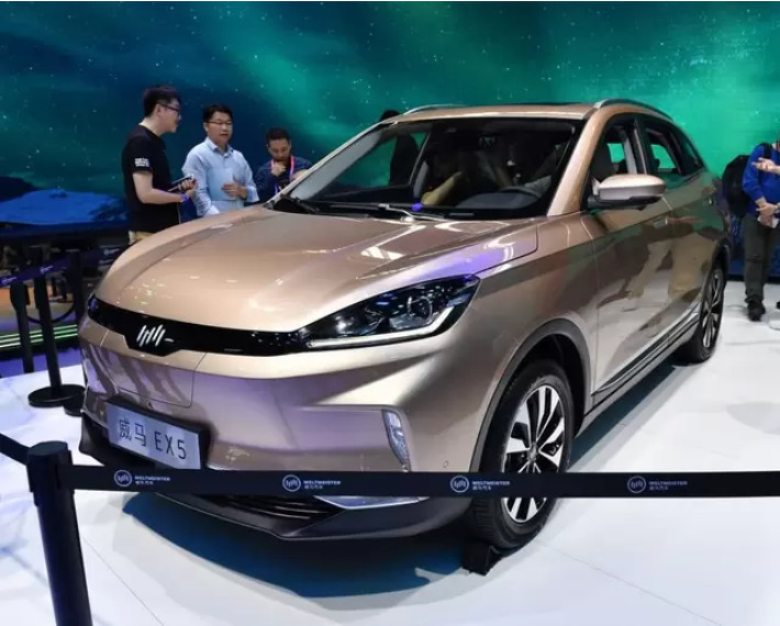 百万人哄抢"华为汽车","价格"瞬间吸睛,网友:国产好车