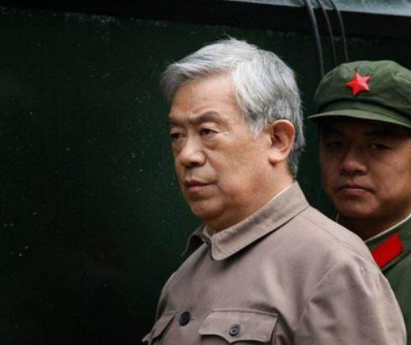 高明大器晚成,60岁才拿下视帝,原来他的儿子也是男演员