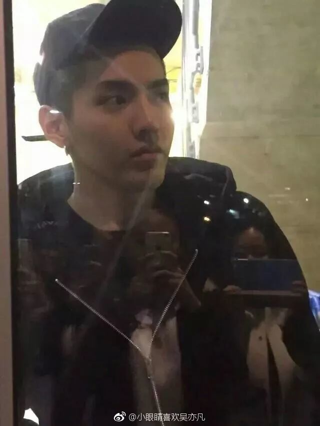 路人镜头下的最帅男明星是他?