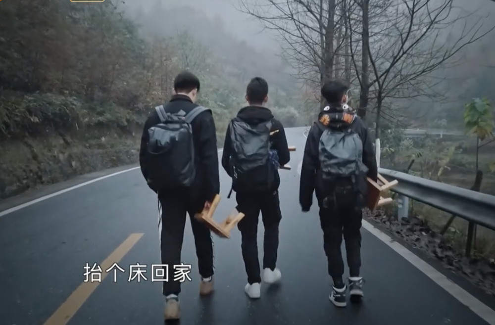 《变形计》首个徒步回家少年,当看到他们路上吃的食物