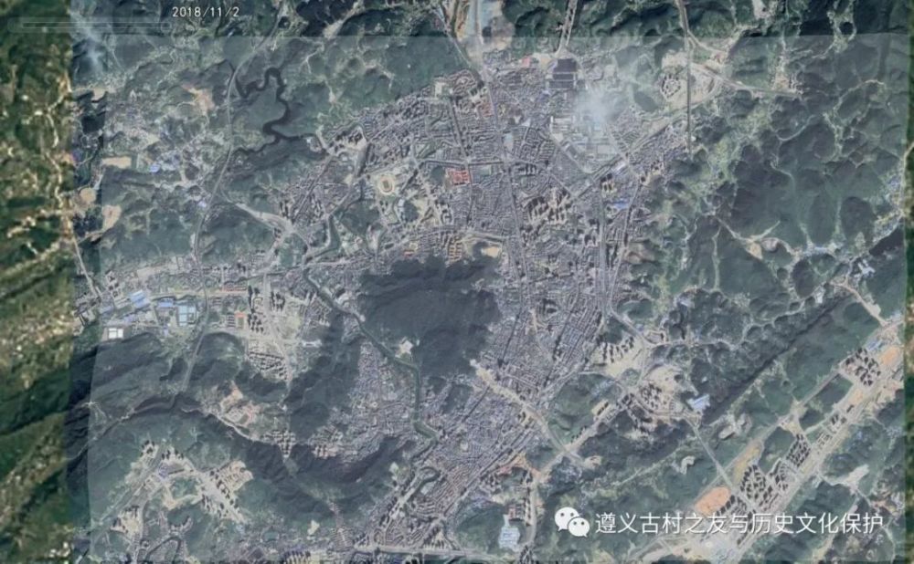 发现遵义中心城区最早可查的卫星图是2006年,刚好是当年高考离开遵义