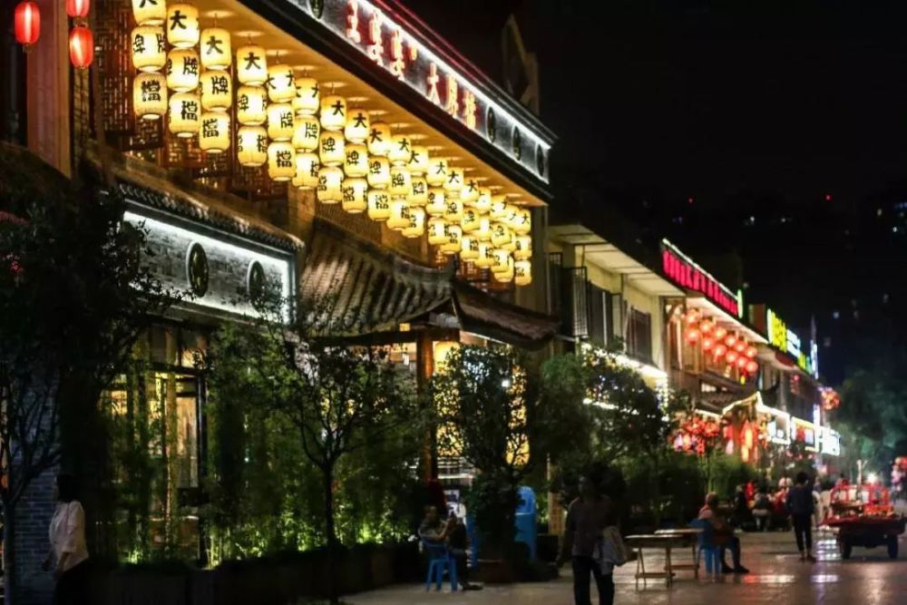 南浦路西段235号 嘎嘎鸭脑壳是这两年火得不行的热卤,也登上了温江的