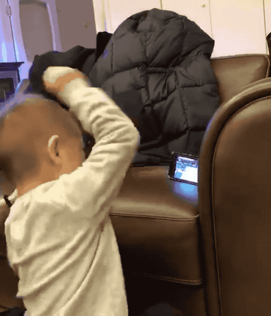 林丹一家生活如何?儿子紧握拳头为爸爸加油,谢杏芳仍美艳动人!