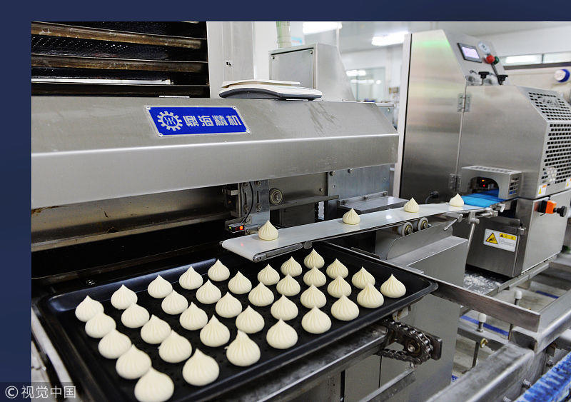 独家探访狗不理包子生产车间,18道褶不用手包,九成工序靠机器