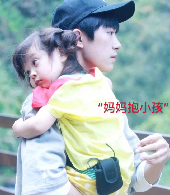 tfboys抱小孩:王俊凯像爸爸,千玺像妈妈,王源却像宝宝?