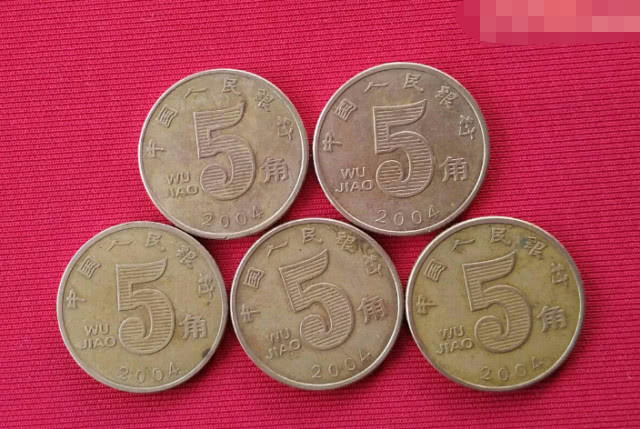 这种"瑕疵"的五角硬币很值钱,现在一枚可以卖到1000元