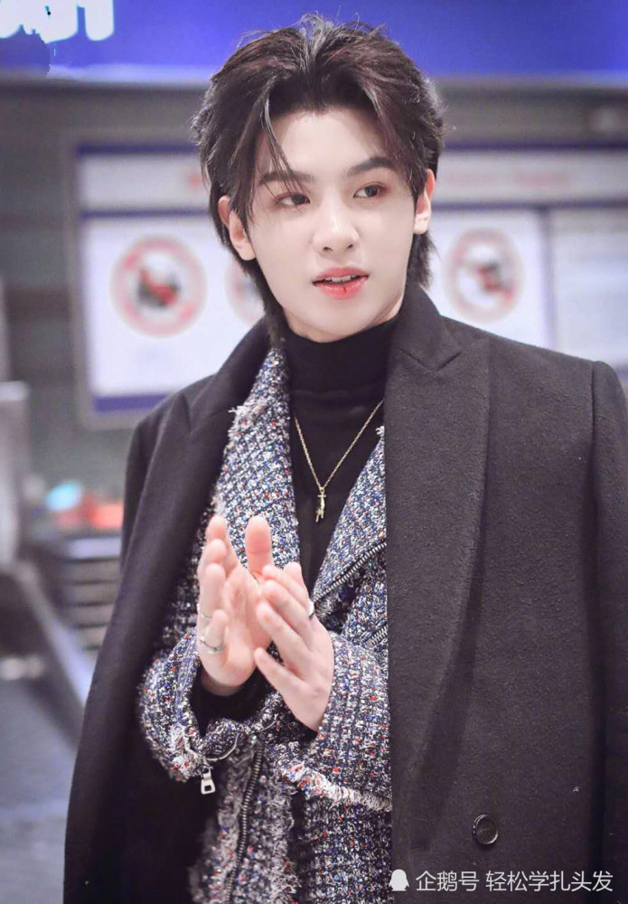 npc黄明昊,justin黄明昊,黄明昊巴黎时装,黄明昊补妆,黄明昊综艺