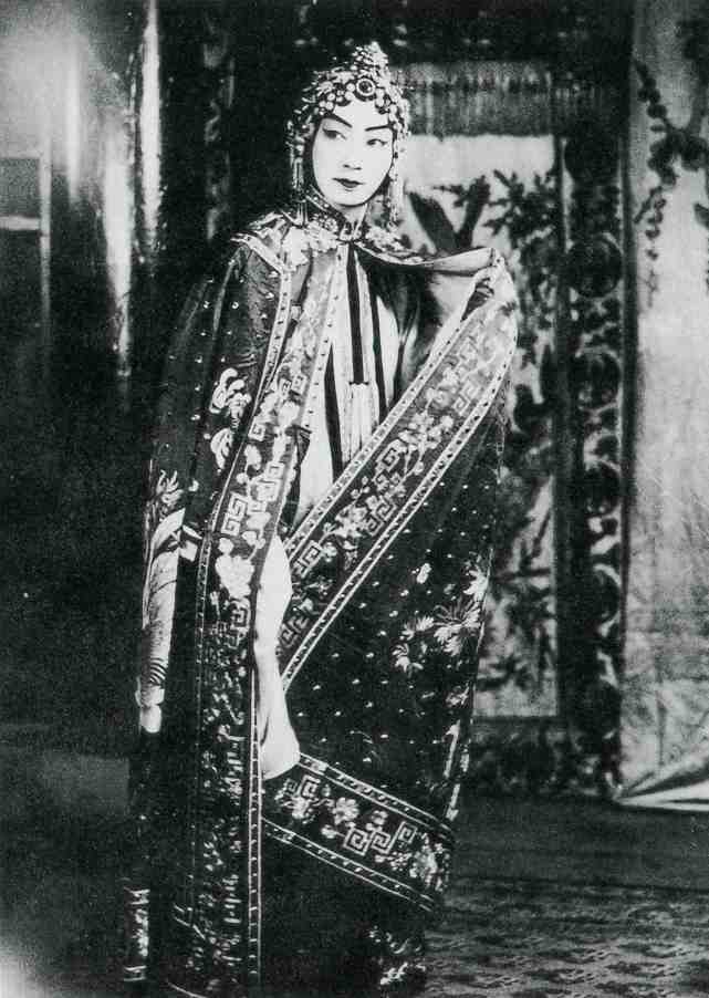 梅兰芳老照片显示风骨,为了不给日本人演出让自己发高烧