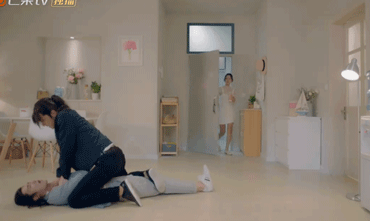 被高能穿越剧给震了,两男一女一张床,三个皇帝爱上我的套路太深