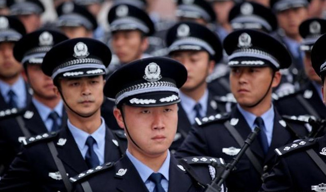 中国警察穿了30年的草绿色警服,为何在