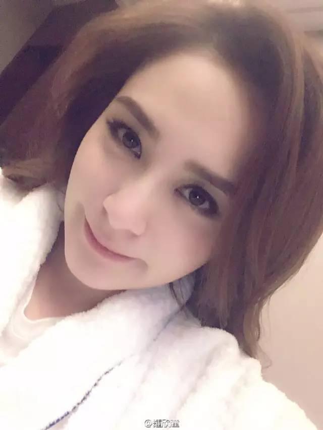 盛世美颜的阿娇衣品却那么差?我信了你的鞋!