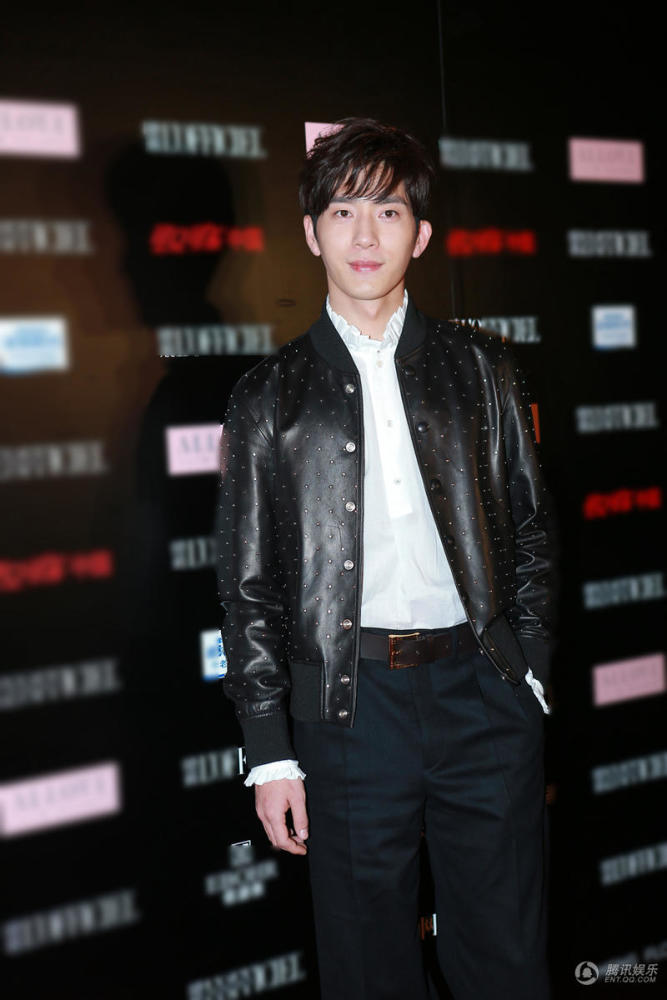 杨幂黄晓明等群星亮相活动 宋佳太“胸猛”(组图)