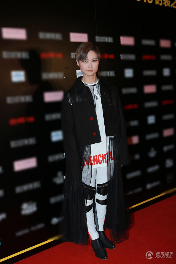 杨幂黄晓明等群星亮相活动 宋佳太“胸猛”(组图)