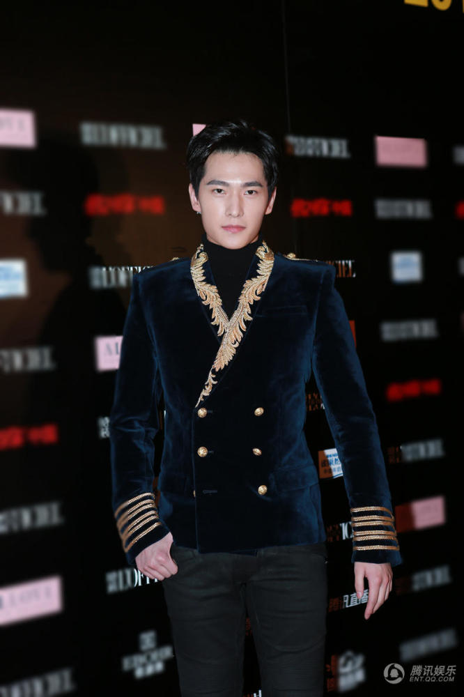 杨幂黄晓明等群星亮相活动 宋佳太“胸猛”(组图)