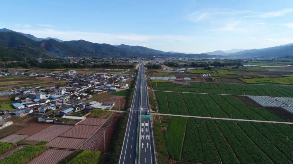 景东首条高速公路景文高速建成通车