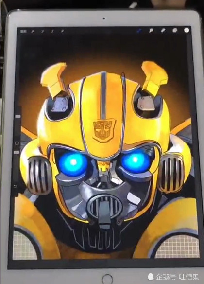 美术生宠粉画头像,选笑脸以为他没诚意,变身大黄蜂后有点可爱