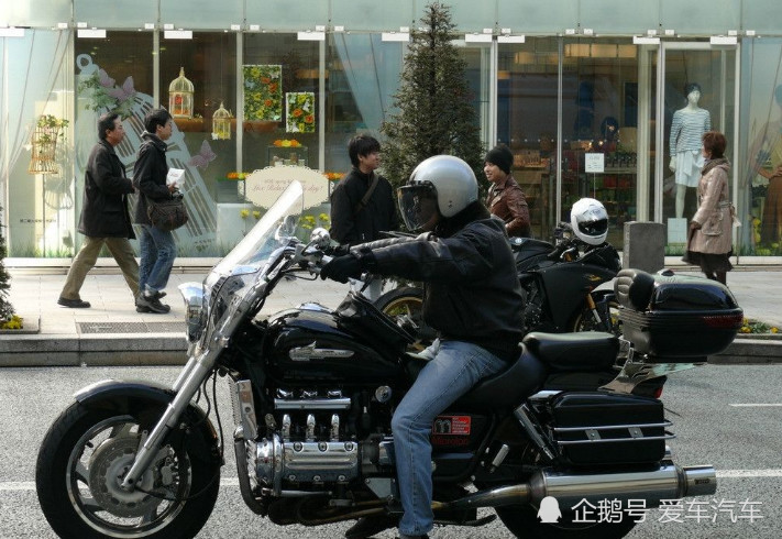 日本摩托车可以并排 豪车 为何和中国摩托车地位天壤之别 看点快报