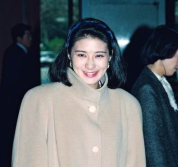 德仁 小蜜蜂 飞在26个候选妃花丛中 现在她们大都成名成家 看点快报
