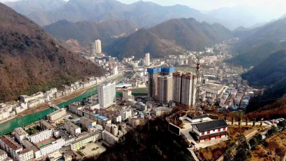 镇巴县城,最新航拍高清美图