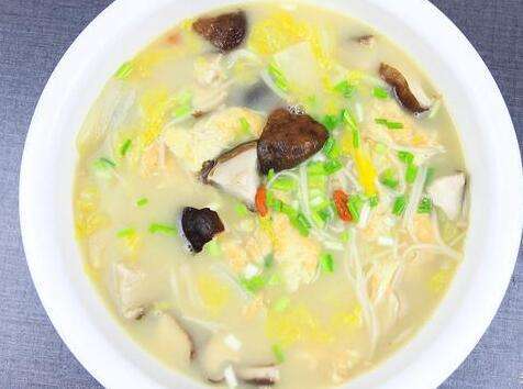 天冷喝碗香菇白菜汤吧,厨师长分享技巧,简单易学,清淡暖胃