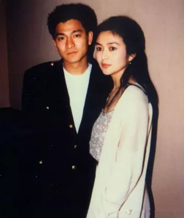 刘德华和关之琳30年前合影曝光,网友:心中的第一美女第一帅哥