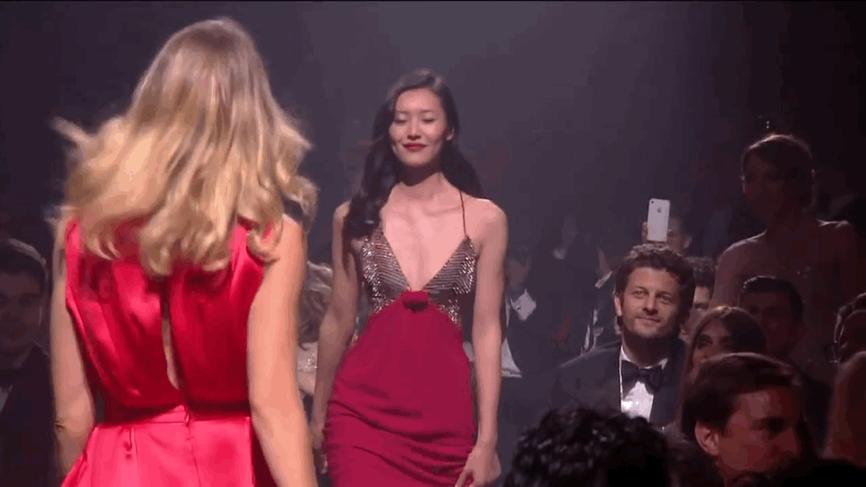 不做花边新闻,不靠炒作卖人设,刘雯已成国外时装秀