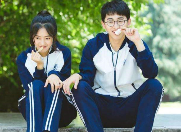 初中生vs高中生谈恋爱,看到大学生,网友:这是让人羡慕