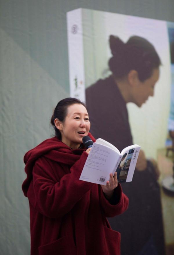 孙楠妻子潘蔚自曝一家房租才700,感叹回归简单后家庭更幸福