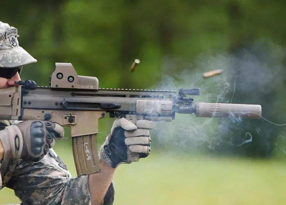 scar,凭借优异性能顺利夺标,成为美国特种部队专用枪