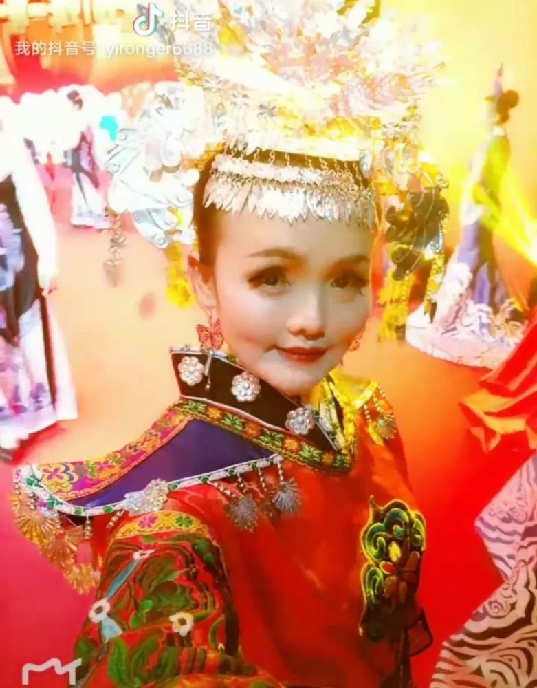 贵州又一女歌手赴京录制节目归来,好嗨哦!