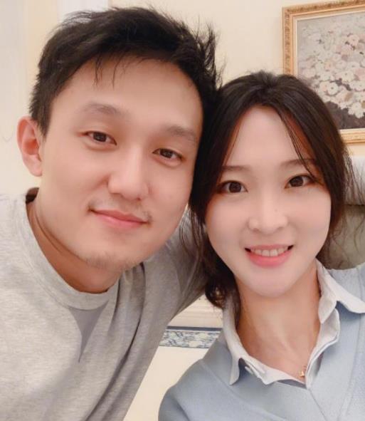 28岁女排惠若琪现状:婚后明显发福,大波浪发型很吸睛