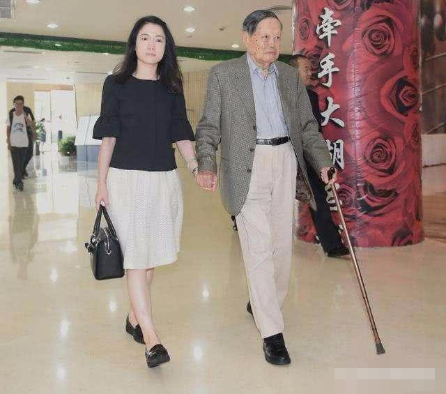 42岁翁帆早已不耐烦了,96岁杨振宁却还希望活得更久一