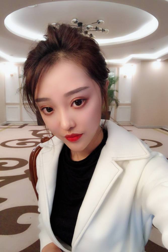 娜美成快手第一美女?娱乐圈明星亲自为她拉关注,太有面子了!