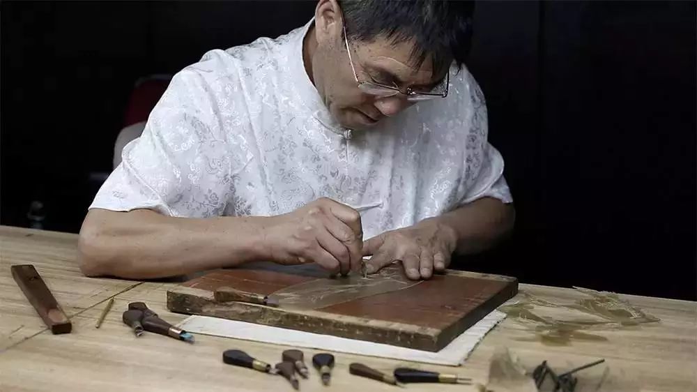 光影中的乾坤——皮影戏的渊源及传播