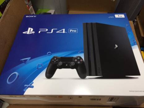 即将开箱的PS4 Pro