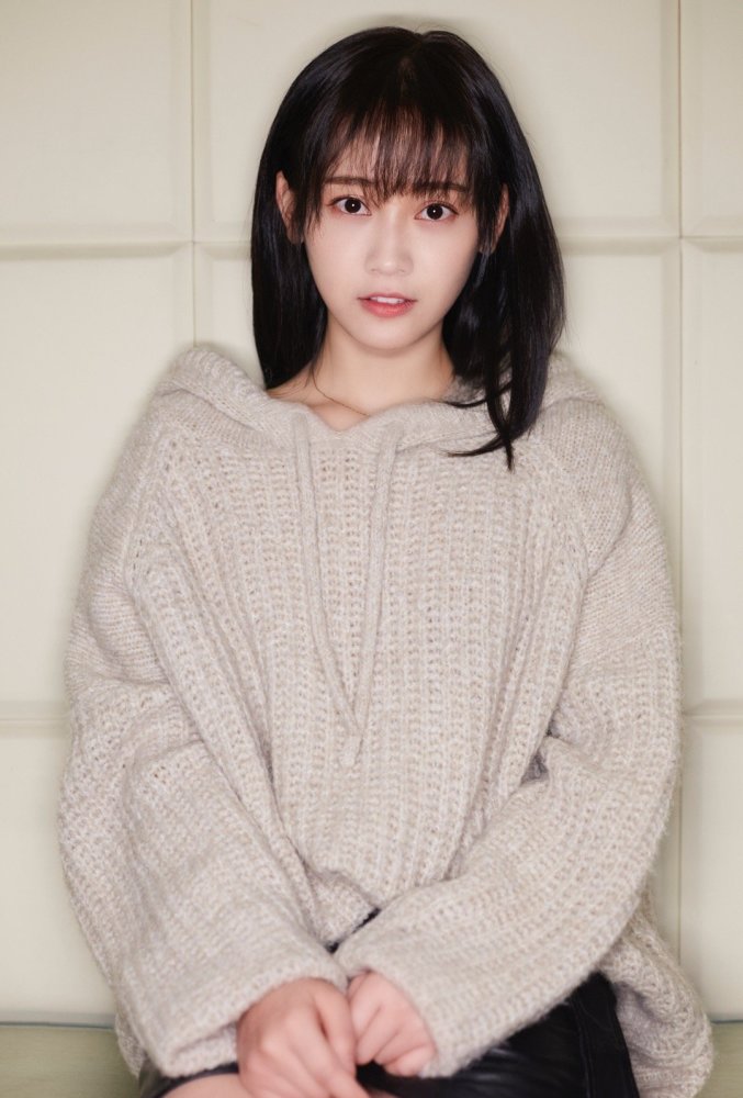 被郑湫泓美到了,《绝世千金》里可爱又俏皮,私服更是时髦又甜美