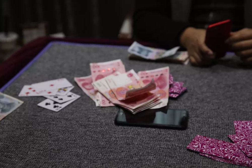 进茶楼查赌博等,通江"正风肃纪"突击检查,场面堪比大片