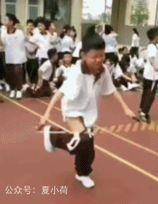 搞笑gif趣图:单身汪吃饭总被收走,终于想出了好办法!