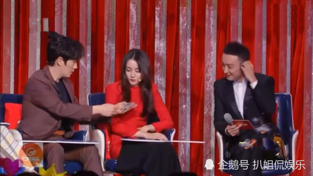 有种"撩"叫朱一龙变魔术,热巴瞬间变迷妹,网友:请原地