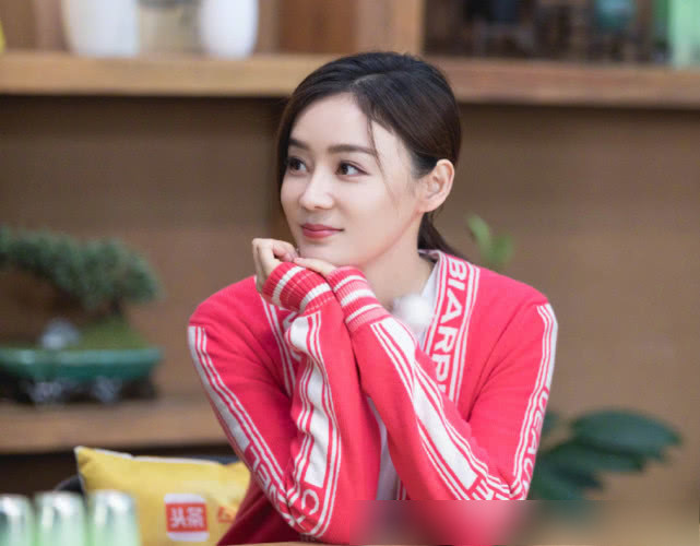 袁姗姗房间脏乱被点名 虚心回应称一定牢记改